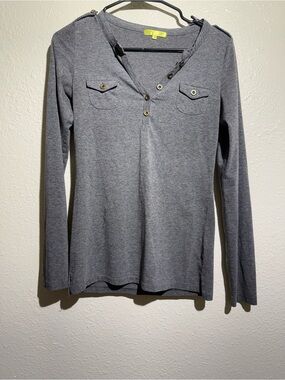 Women’s Gray Long-Sleeve Henley Top